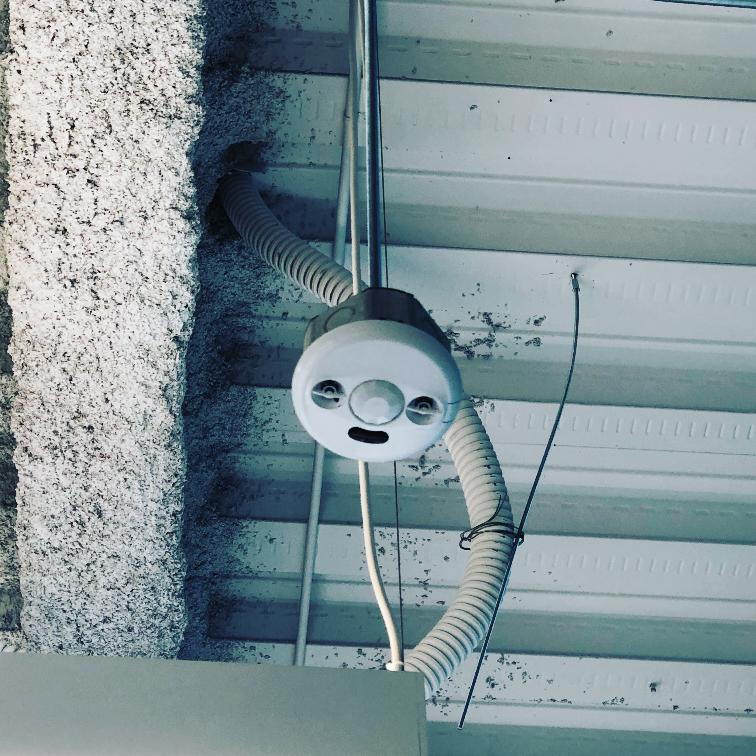 Thing faced fire detector